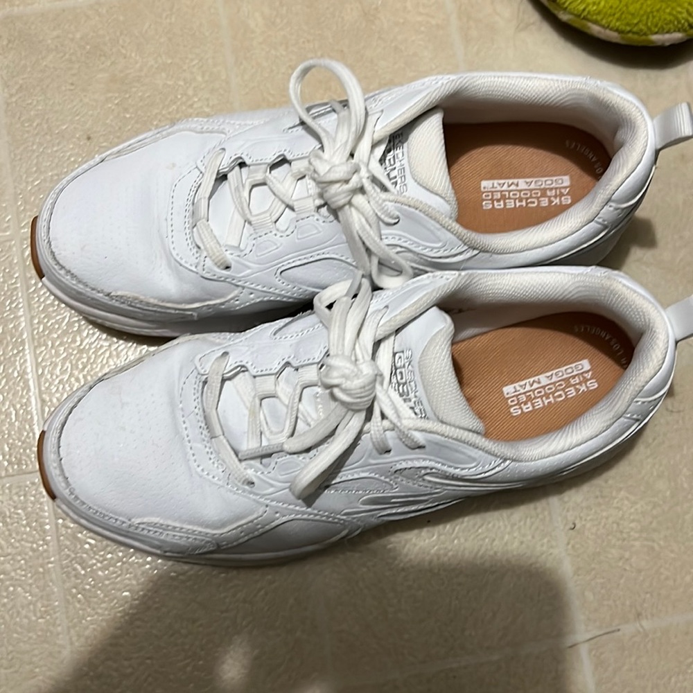 Sketchers sneakers